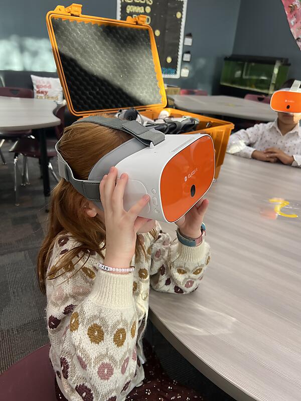 new VR goggle kits used by students