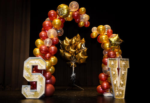 The balloon arch for the ceremony