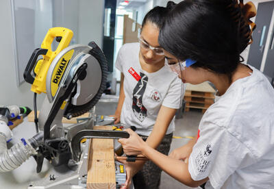 Jankster helping student with circular saw