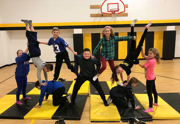 Yoga in PE: Bannes Students Strike a Pose