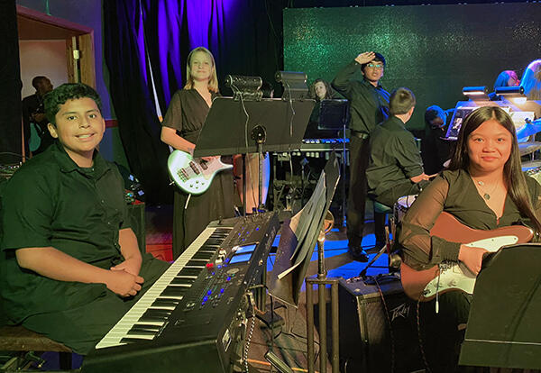 D140 Jazz Ensemble Performs at Heroes West