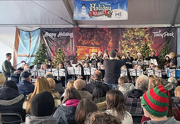 D140 Performs at Tinley Park Holiday Market news image