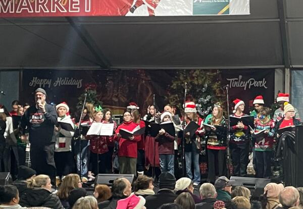 D140 Chorus performing at Tinley Park Holiday Market