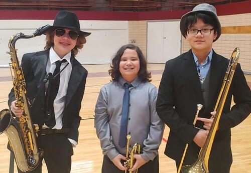 KSD 140 Jazz Band students pose proudly with instruments at 2025 ILMEA Jazz Festival