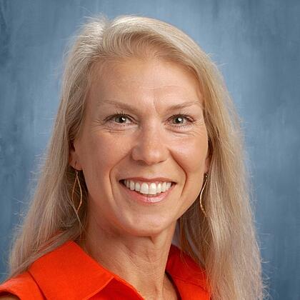 Photo of Leah Bredehoft