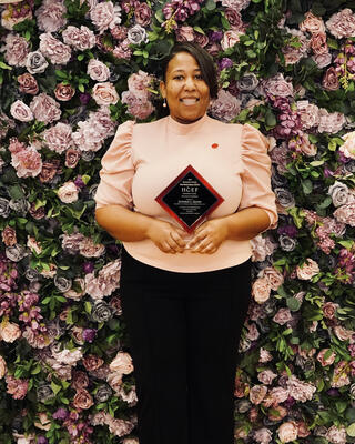 Javonkah Graves with award