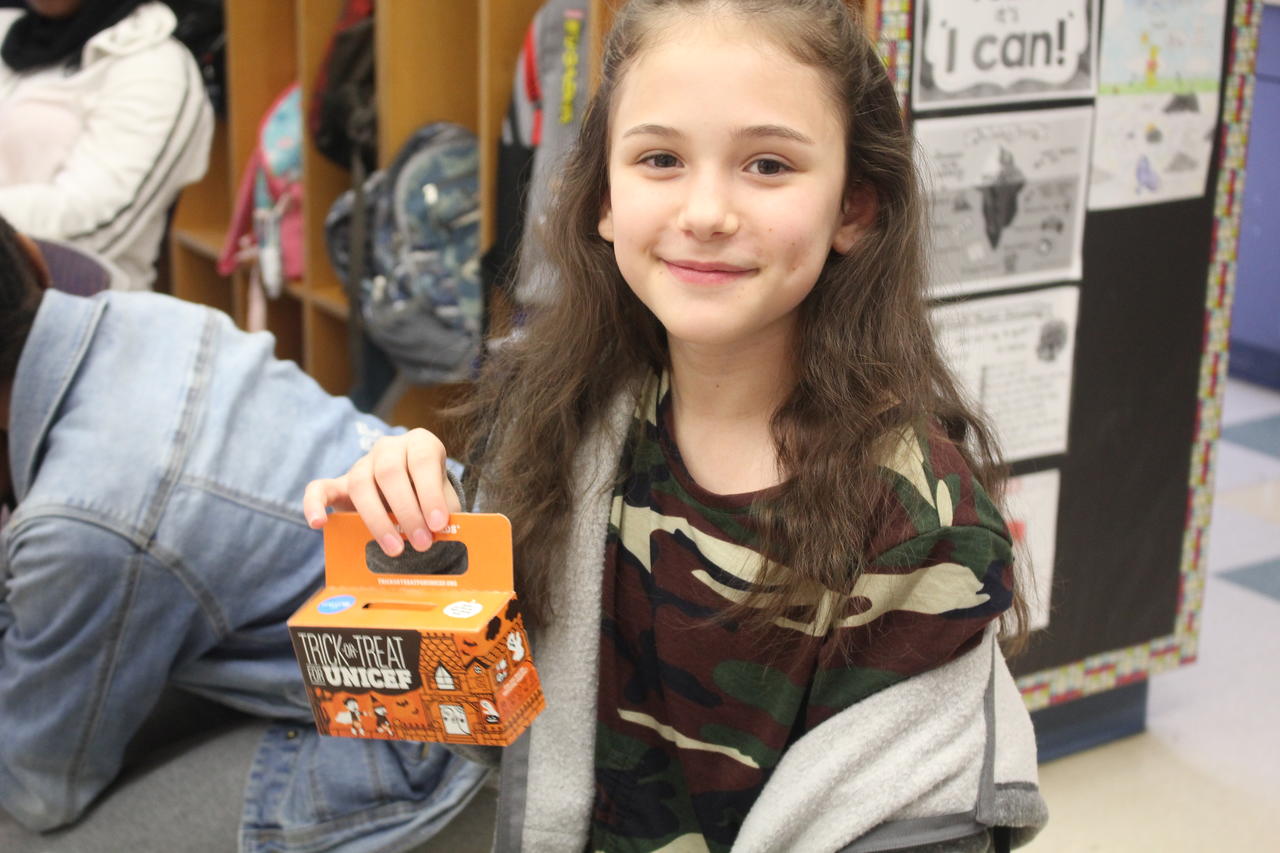 Eagle Point trickortreats for UNICEF Eagle Point Elementary School