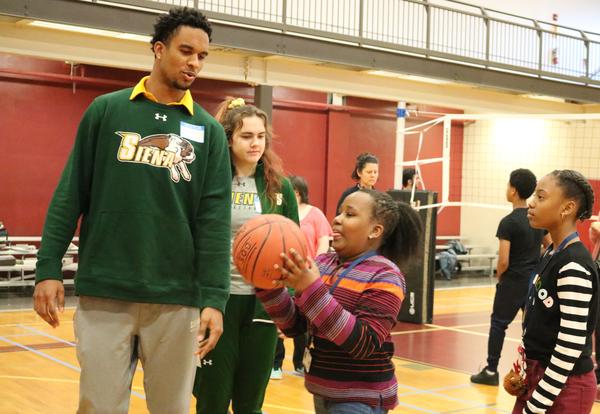 Siena talks athletics, academics with sixth-graders