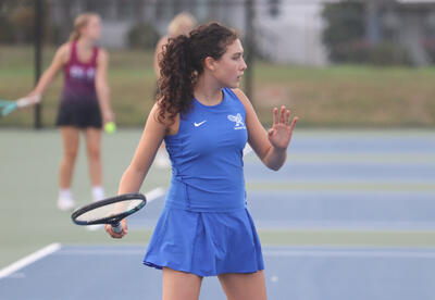 Isabella Antunes on the court with her racket
