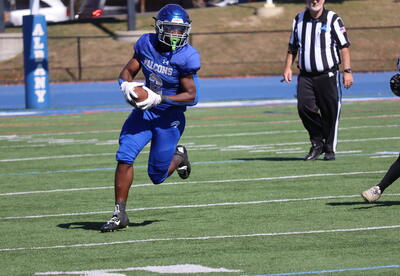 Beckett running a play with the ball
