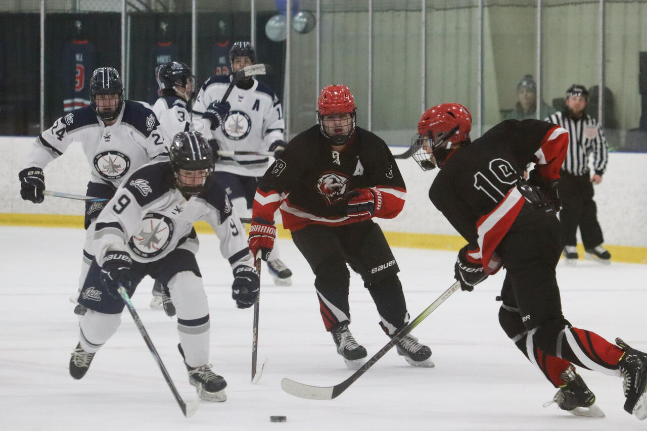 Mitchell Cartwright Leads Hawks to 11-2 Victory Over CD Jets
