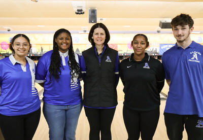 Photo of Jasmine Suarez, Mi'Kaylah Sturgis, Coach Alicia Arisim, Jade Breland and Colin Paulsen