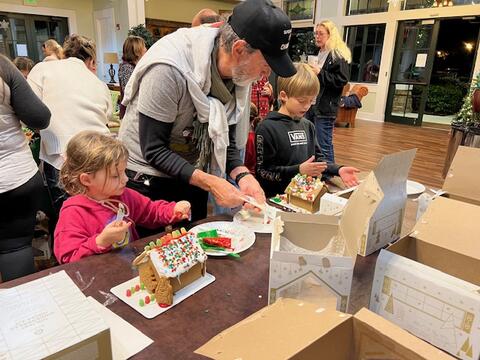 Gingerbread House Workshop - Photo #7