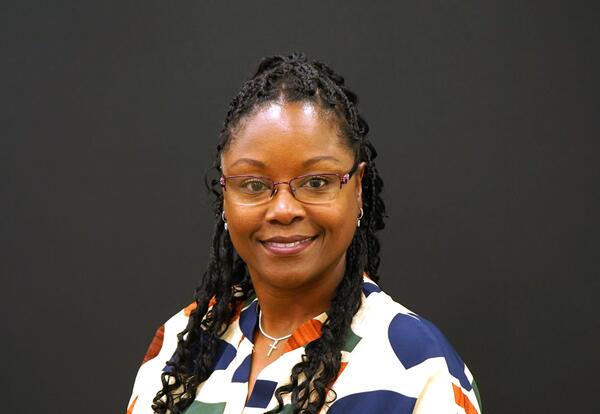 Pam Holland headshot