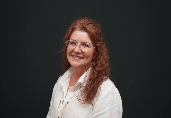 Anna Thomas headshot