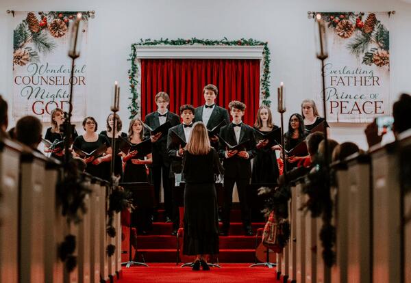 christmas choir dress code Children choir sing for Christmas in Santa Barbara, CA Stock Photo