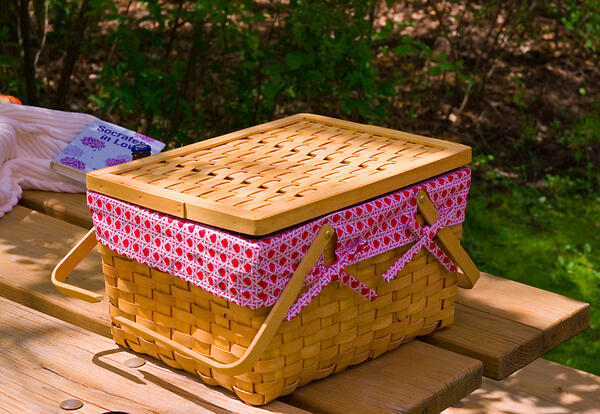Picture of a picnic basket