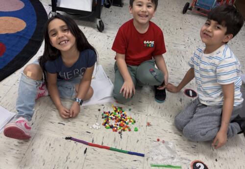 students measure with centimeter cubes