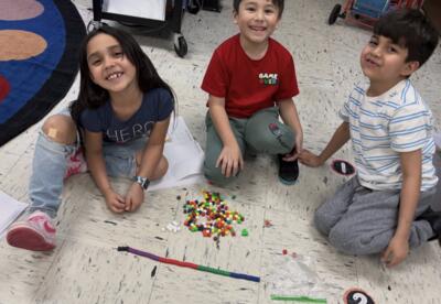 students measure with centimeter cubes