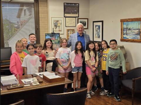3rd graders with mayor