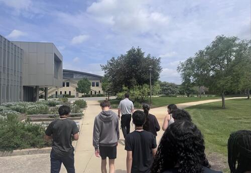 A group of students walking around Moraine Valley Community College's campus.