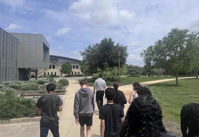 A group of students walking around Moraine Valley Community College's campus.