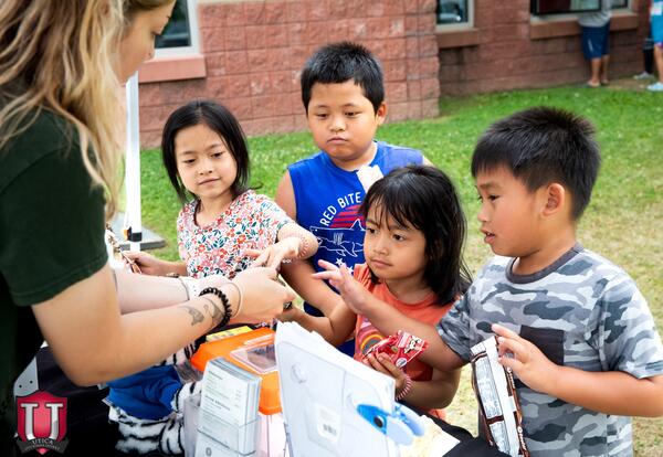 Who knew summer lunch pickup could get this wild?!