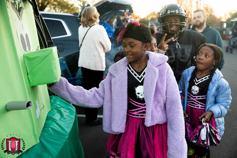 ၃၄ ရုပ်ပုံ ၁၆