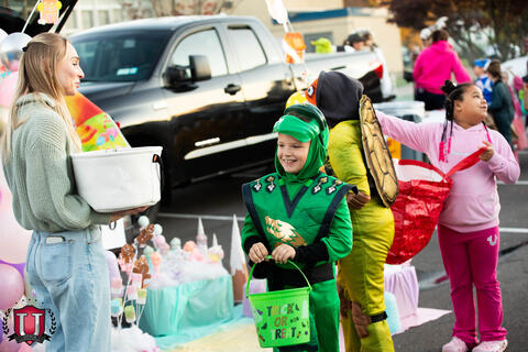 ၃၄ ရုပ်ပုံ ၂၅