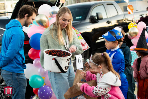 ၃၄ ရုပ်ပုံ ၂၇