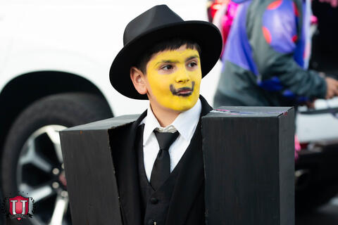 ၃၄ ရုပ်ပုံ ၂၂