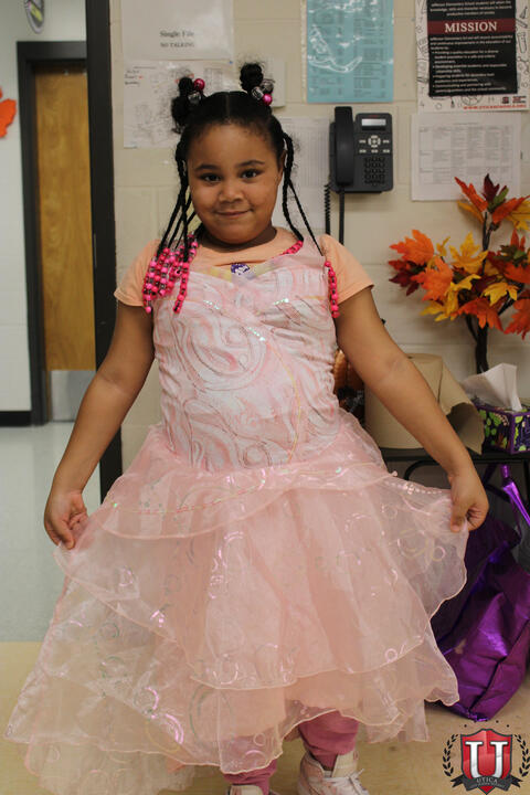 ၂၈ ၏ ရုပ်ပုံ ၇