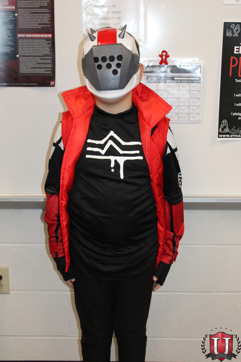 ၂၈ ရုပ်ပုံ ၉