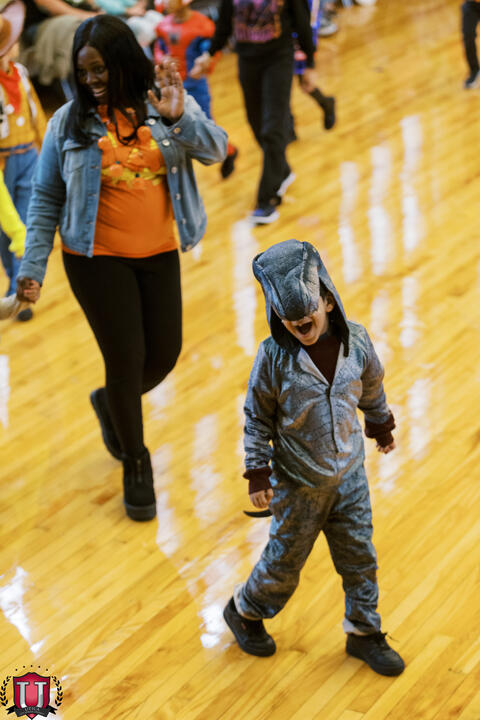 ၂၇ ရုပ်ပုံ ၉