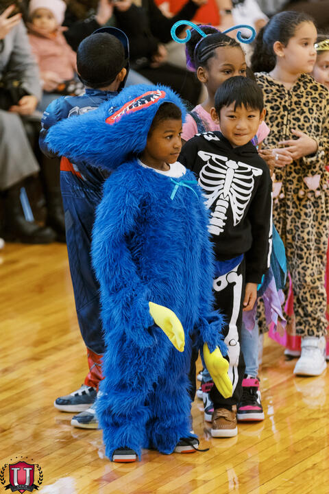 ၂၇ ရုပ်ပုံ ၁၆