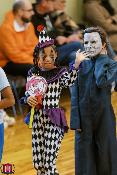 ၂၇ ၏ ရုပ်ပုံ ၁၇