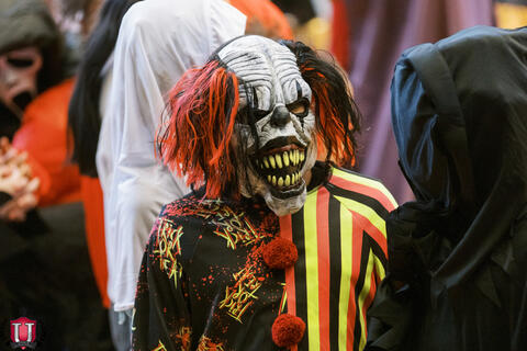 ၂၇ ၏ ရုပ်ပုံ ၁၈