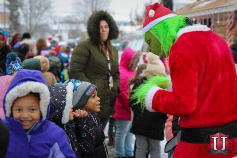 ११ मध्ये १० चित्र