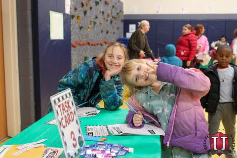 27 ਵਿੱਚੋਂ 18 ਚਿੱਤਰ