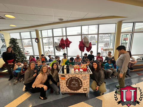 61 ਵਿੱਚੋਂ 39 ਚਿੱਤਰ