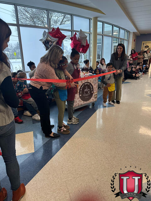 61 ਵਿੱਚੋਂ 37 ਚਿੱਤਰ