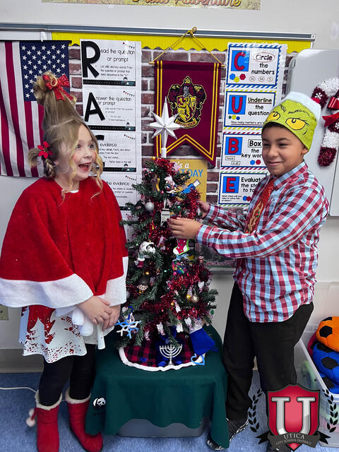 61 ਵਿੱਚੋਂ 43 ਚਿੱਤਰ