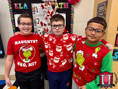 61 ਵਿੱਚੋਂ 27 ਚਿੱਤਰ