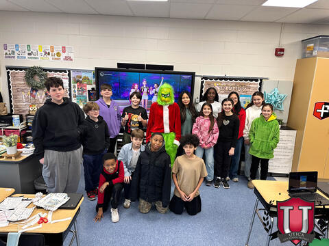 61 ਵਿੱਚੋਂ 57 ਚਿੱਤਰ