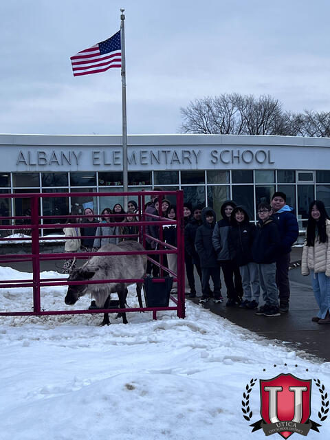 61 ਵਿੱਚੋਂ 44 ਚਿੱਤਰ