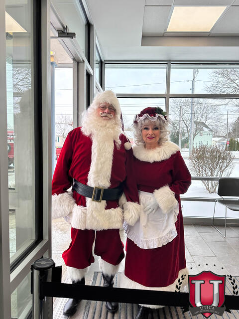 61 ਵਿੱਚੋਂ 56 ਚਿੱਤਰ