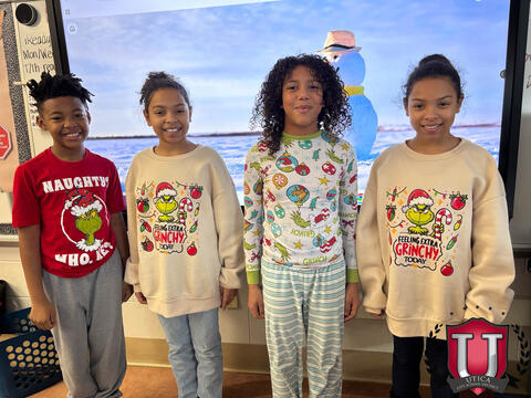 61 ਵਿੱਚੋਂ 42 ਚਿੱਤਰ