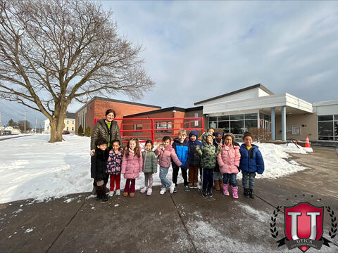 61 ਵਿੱਚੋਂ 60 ਚਿੱਤਰ