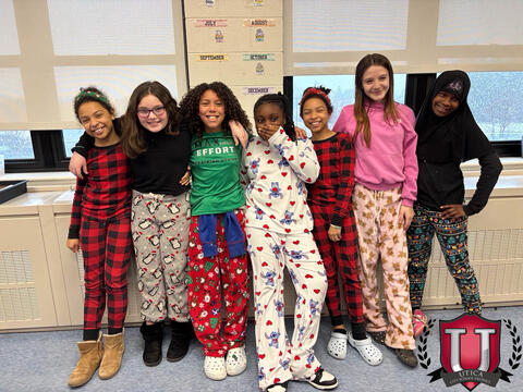 61 ਵਿੱਚੋਂ 49 ਚਿੱਤਰ