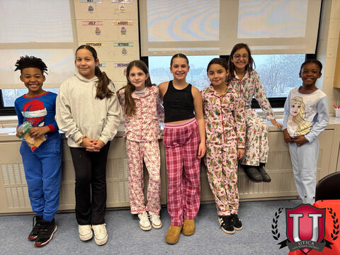 61 ਵਿੱਚੋਂ 50 ਚਿੱਤਰ 50